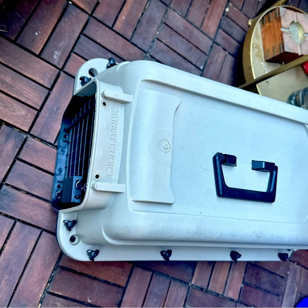 Cat/dog carrier for a small pet.
